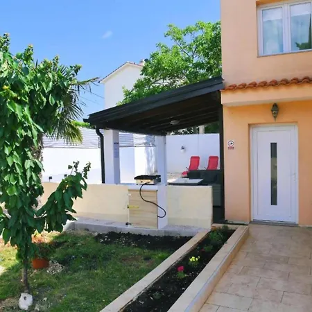 Holiday Home Mumy Gostinjac Exterior photo